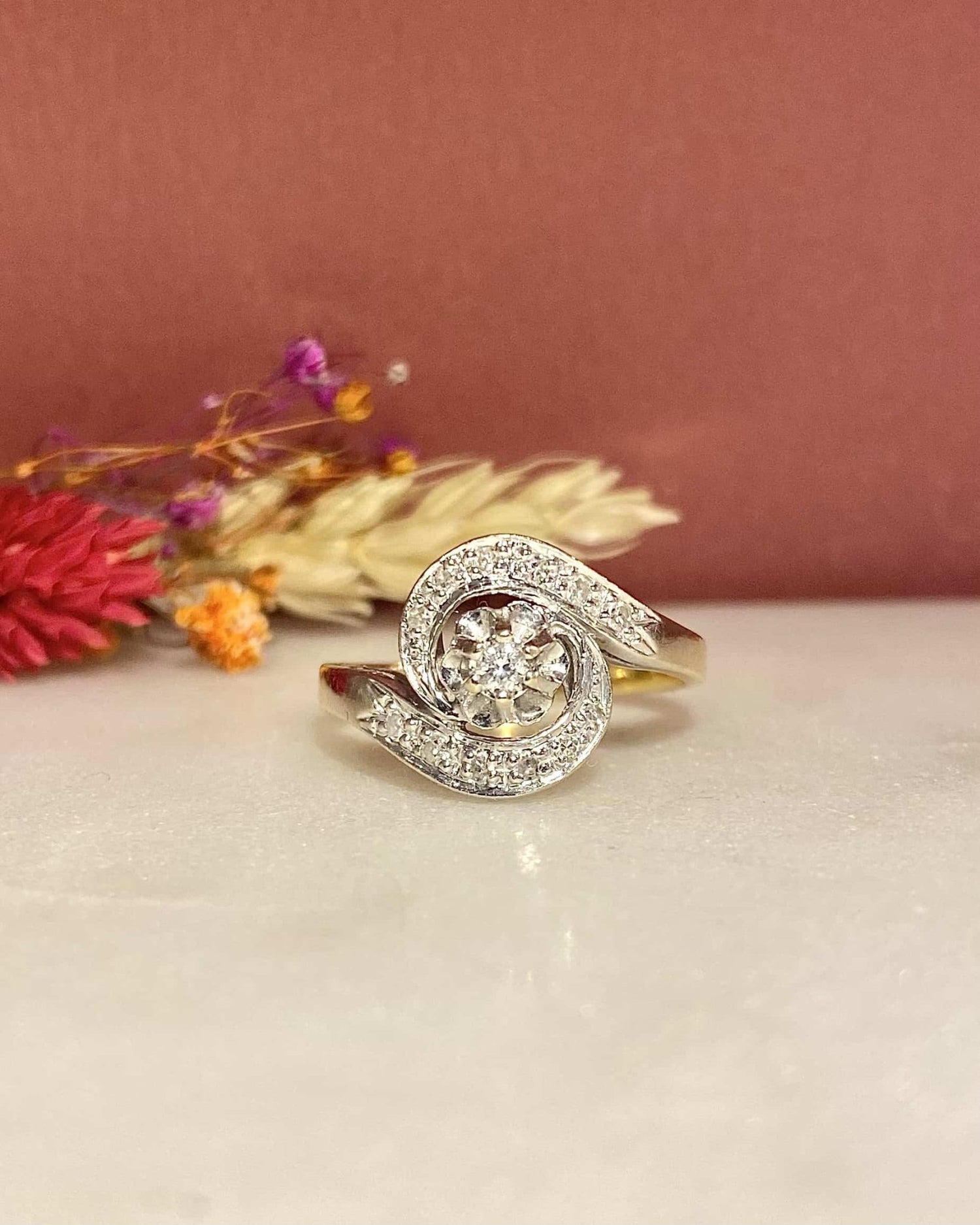 Bague Vintage Tourbillon 13 Diamants &quot;Amiel&quot; - Elliade Paris