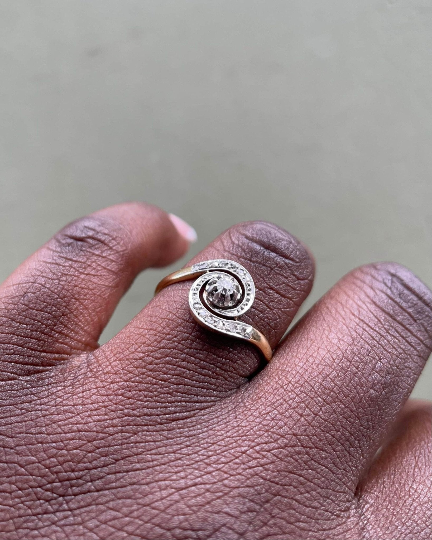 Bague Vintage Tourbillon 13 Diamants "Astrid" - Elliade Paris