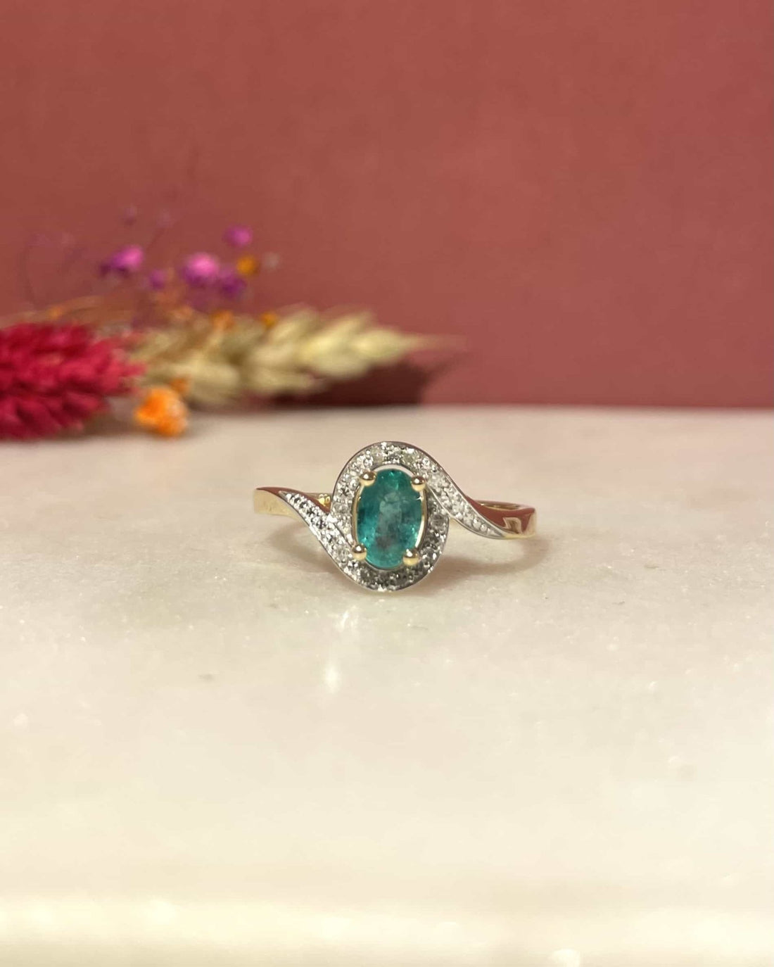 Bague Vintage Tourbillon Émeraude &amp; Diamants &quot;Astelle&quot; - Elliade Paris