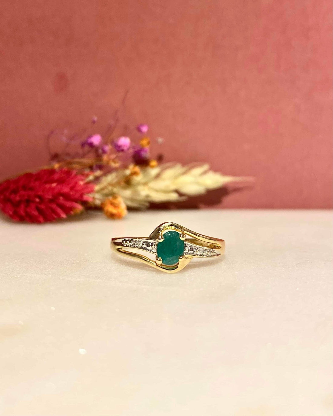 Bague Vintage Tourbillon Émeraude &amp; Diamants &quot;Claire&quot; - Elliade Paris