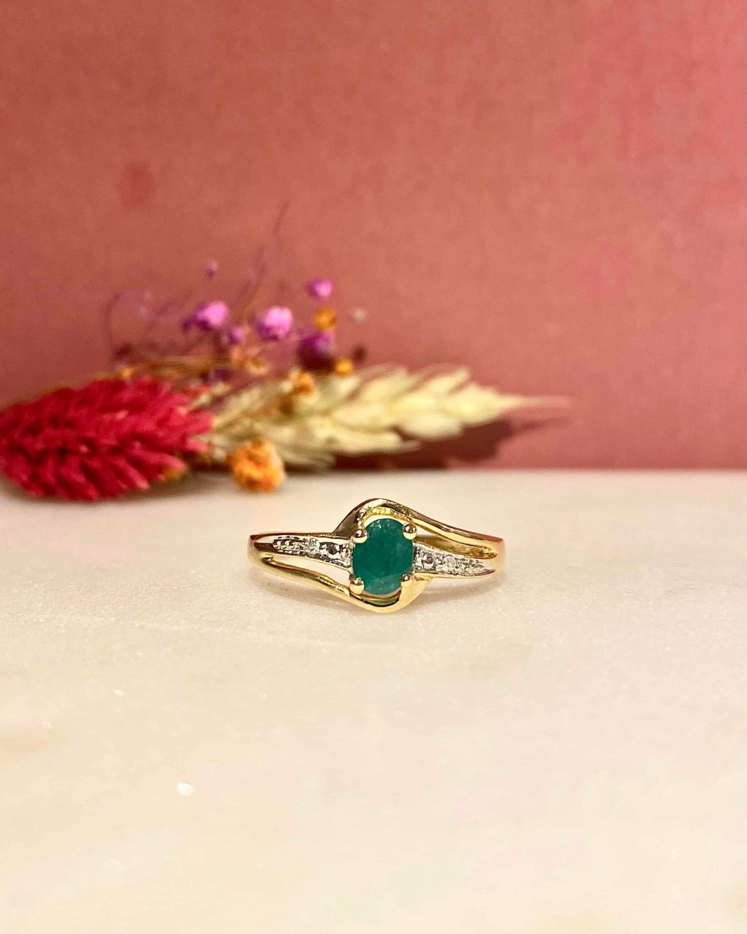 Bague Vintage Tourbillon Émeraude &amp; Diamants &quot;Claire&quot; - Elliade Paris