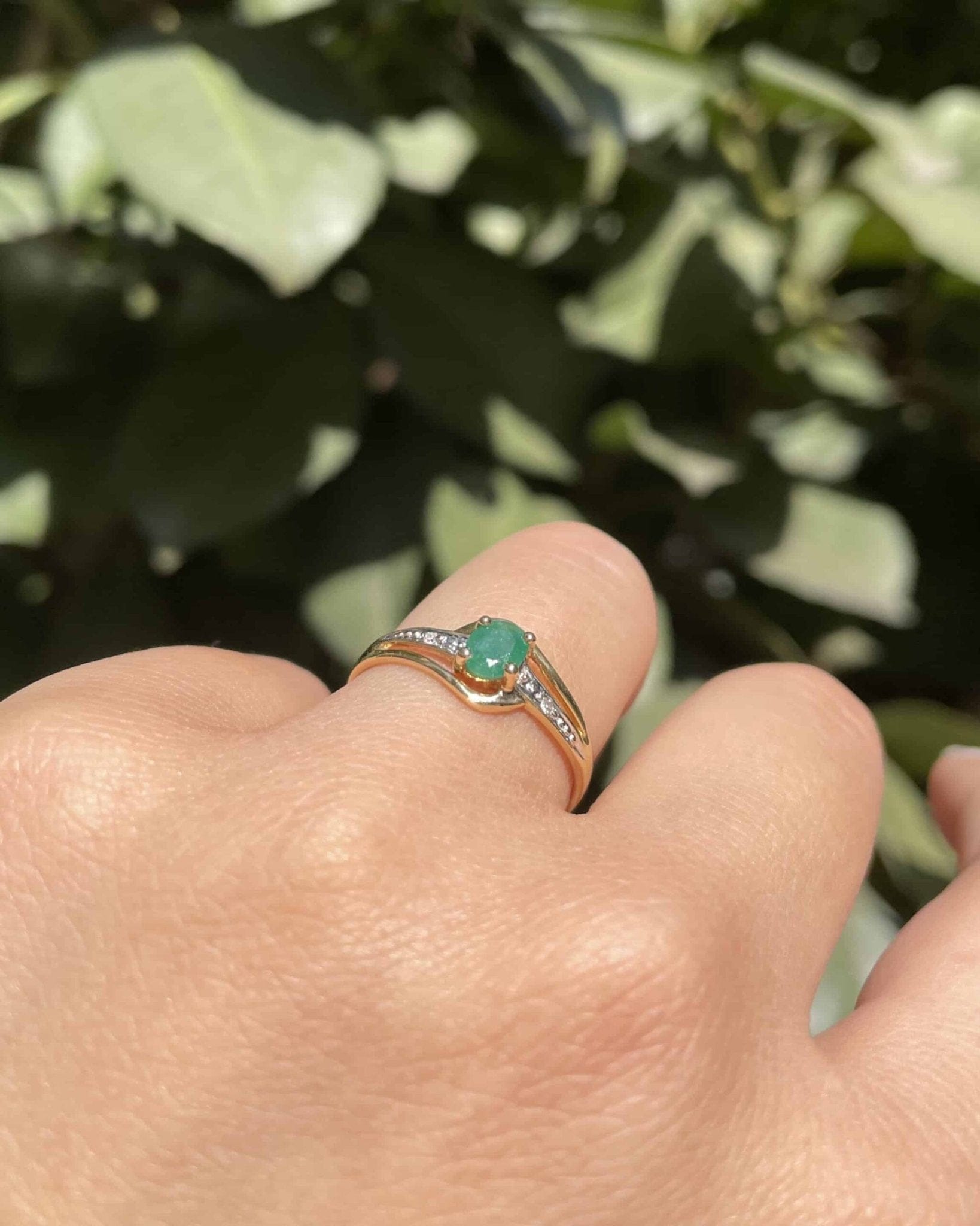 Bague Vintage Tourbillon Émeraude &amp; Diamants "Claire" - Elliade Paris