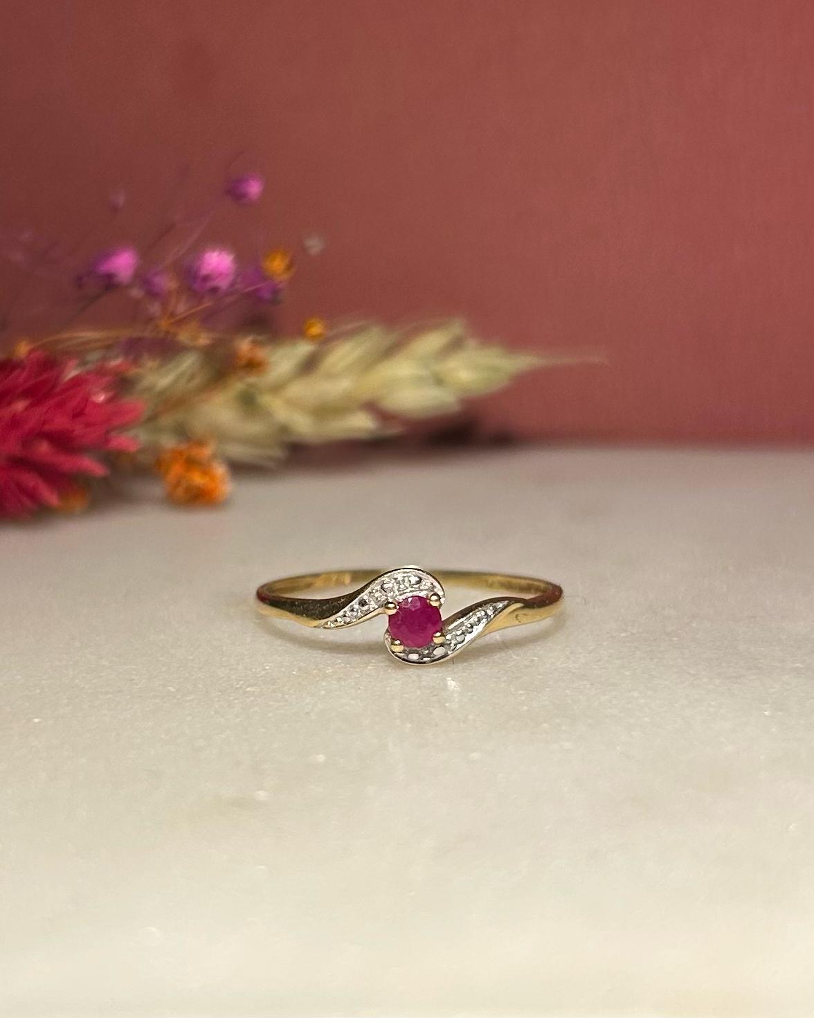 Bague Vintage Tourbillon Rubis "Sereen" - Elliade Paris