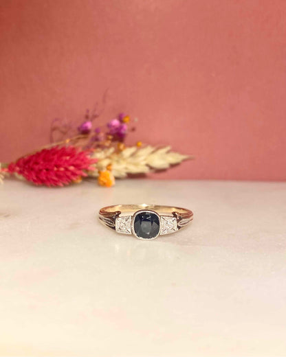 Bague Trilogie Art-Déco Saphir 0.90 carat &amp; Diamants &quot;Marie&quot;