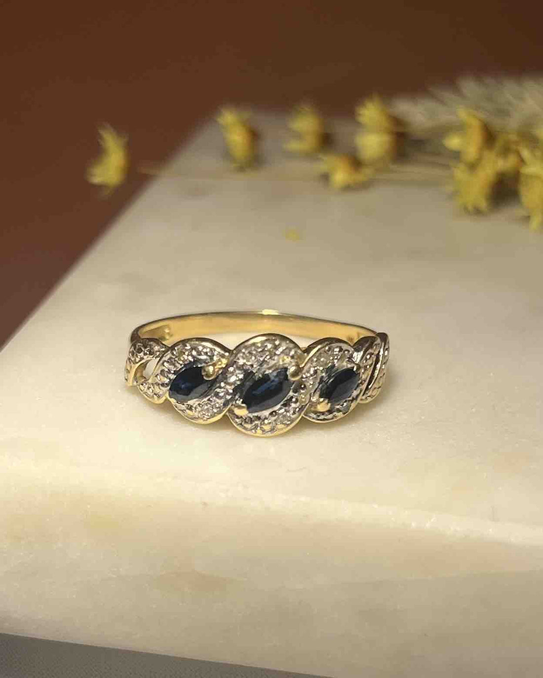 Bague vintage Trilogie Saphirs &amp; Diamants &quot;Solène&quot; - Elliade Paris