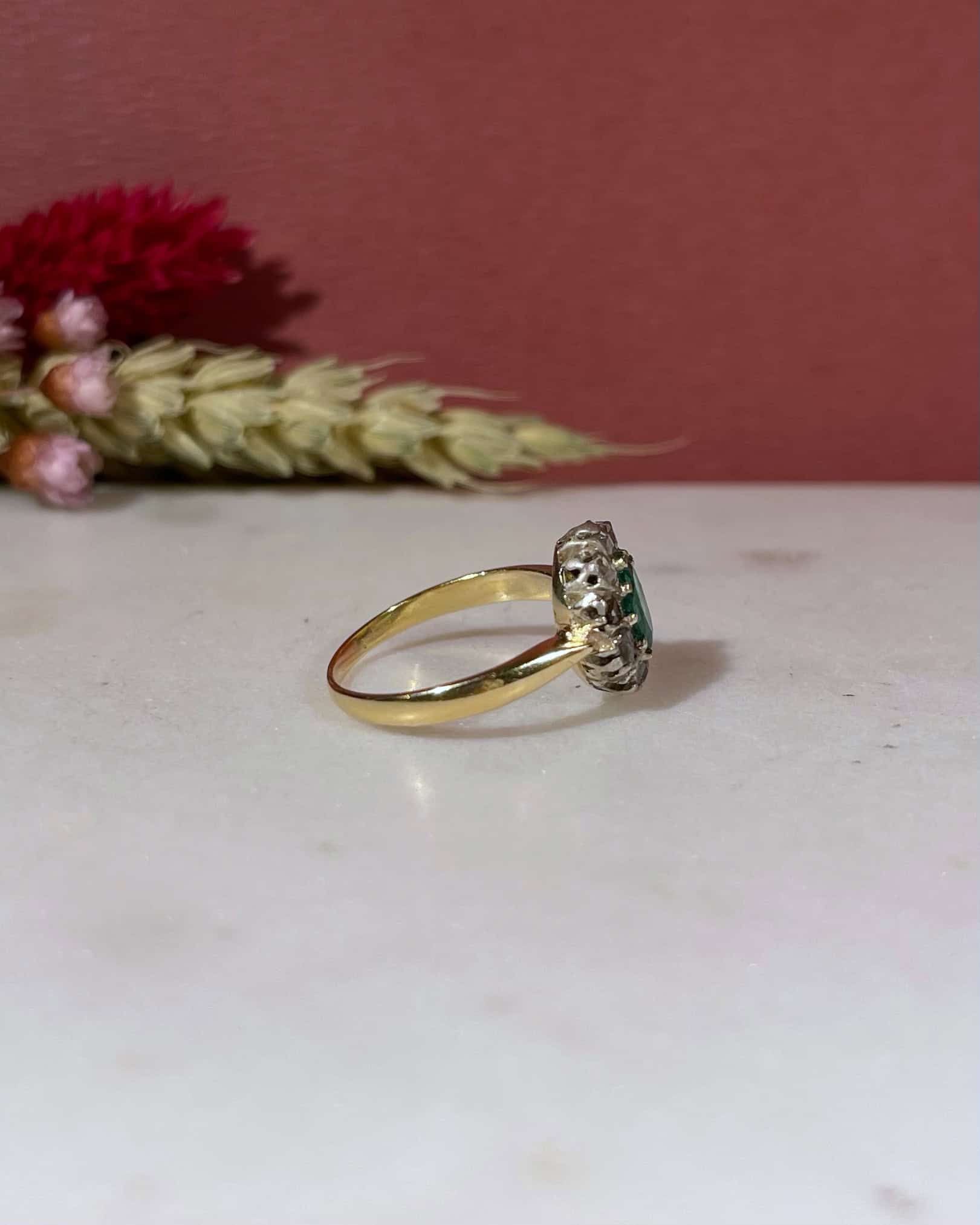 Bague XIX siècle Marguerite Émeraude &amp; 10 Diamants "Laurianne" - Elliade Paris