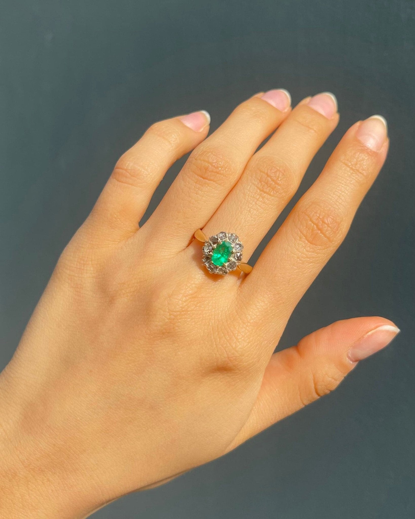 Bague XIX siècle Marguerite Émeraude &amp; 10 Diamants &quot;Laurianne&quot; - Elliade Paris