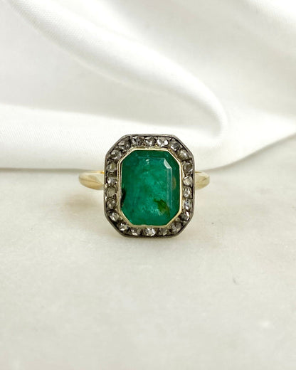 Bague XIXe siècle Marguerite Émeraude 2.65 carats &amp; 22 Diamants &quot;Ornella&quot; - Elliade Paris