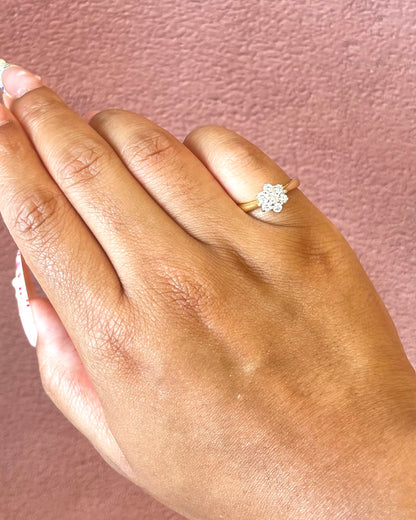 Anillo margarita de diamantes de 0.38 quilates «Sally»