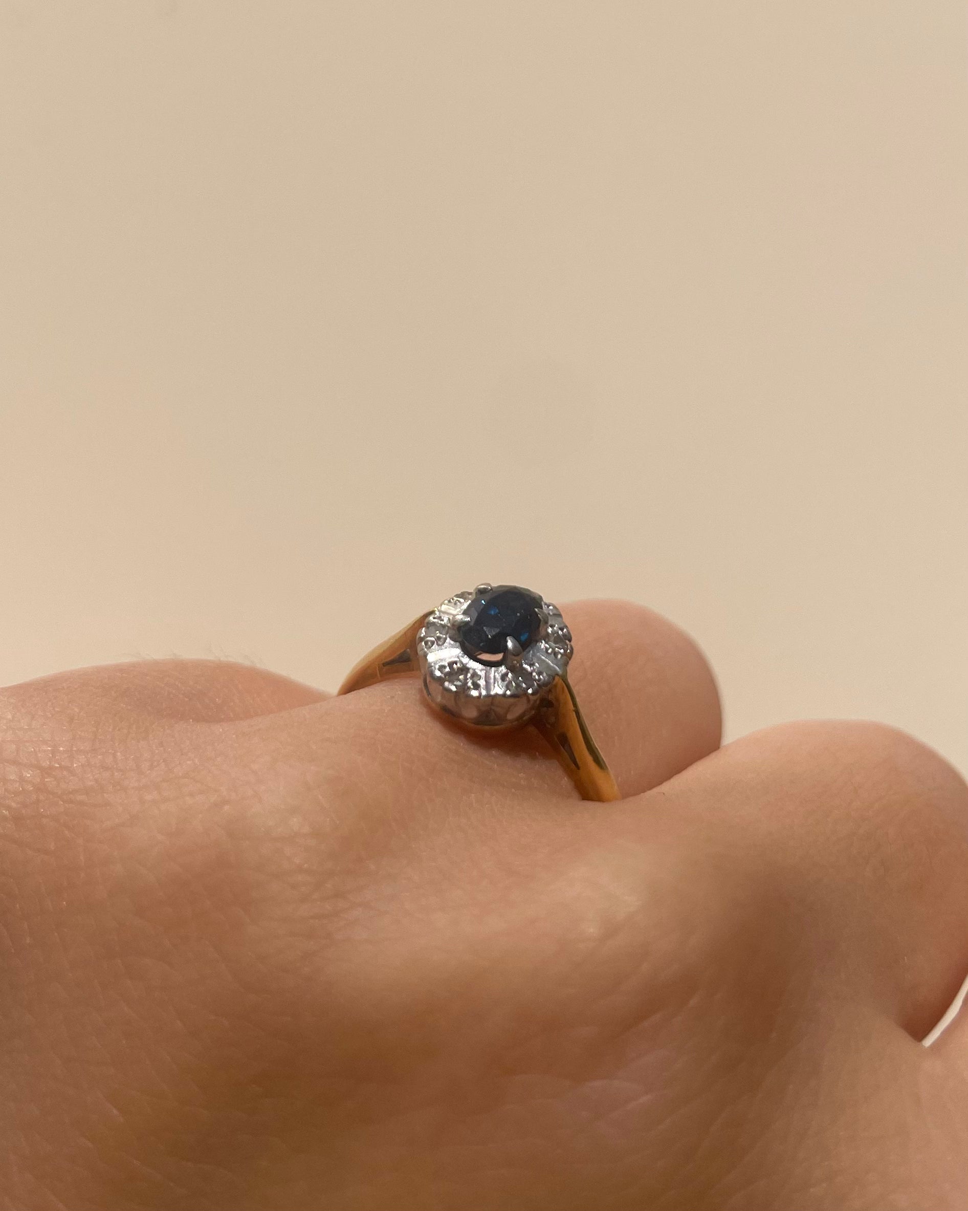 Marguerite Sapphire 0.55 carat &amp; Diamonds Ring "Alexane"