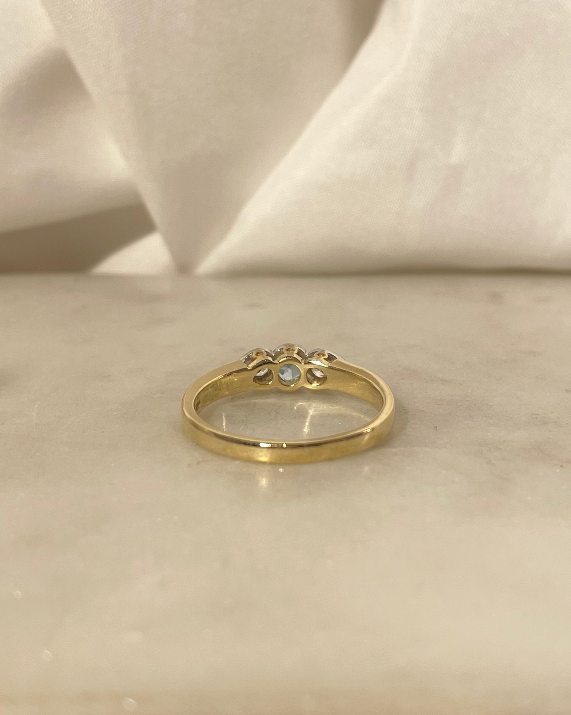 Anillo Trilogía Aguamarina y Diamantes "Sam"