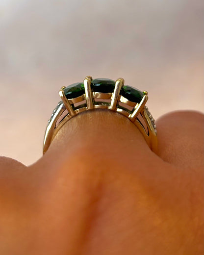 Anillo Rivière con Diopsidas de 2.49 quilates y Diamantes "Chloé"