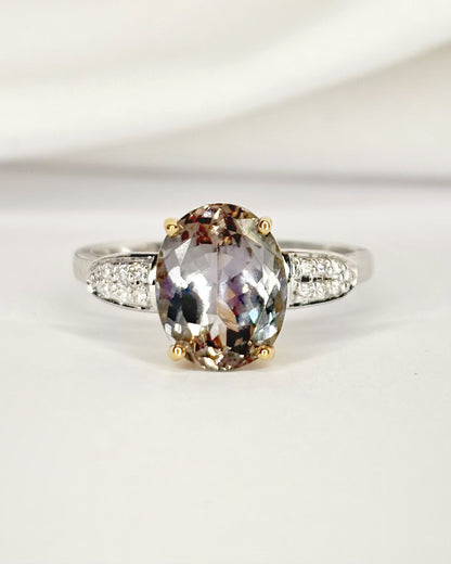 Anillo Solitario Tanzanita 2.95 quilates y Diamantes "Cyndelle"