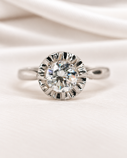 Anillo solitario art déco con diamante de 0.81 quilates, color G y pureza VVS1, «Célia»