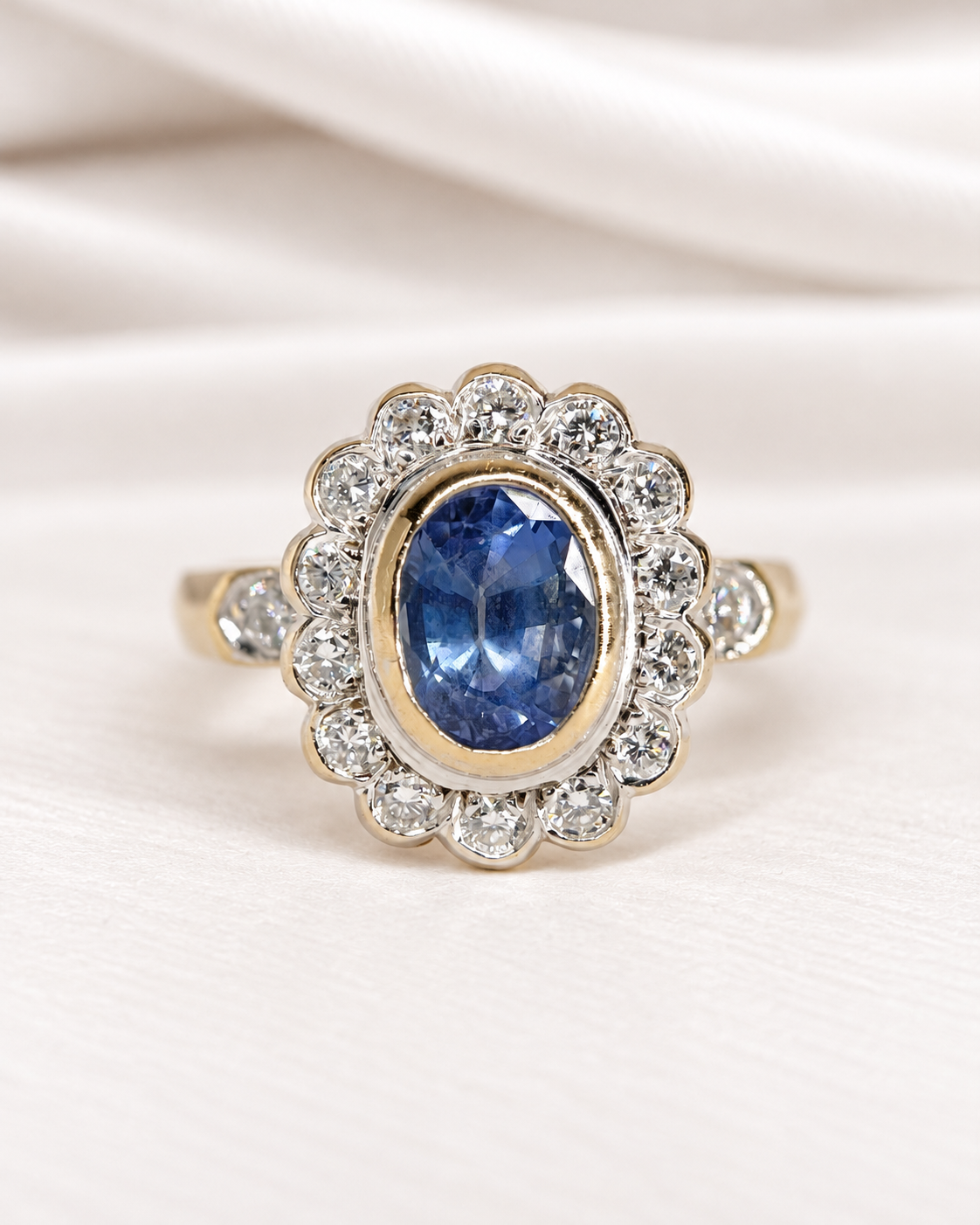 “Séverine” 3.51-carat Cornflower sapphire Marguerite ring &amp; 0.48-carat diamonds, 7.15g