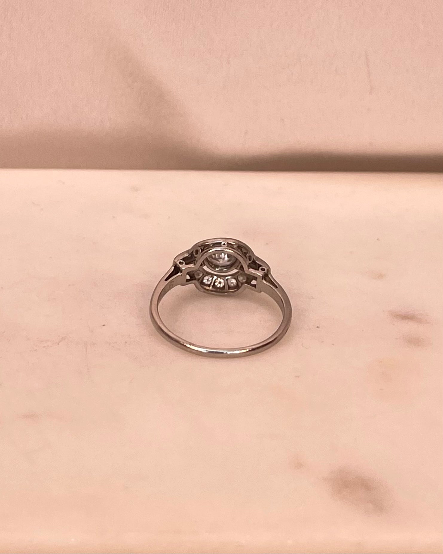 Bague Art-Déco 23 Diamants 0.87 carat &quot;Inaya&quot;