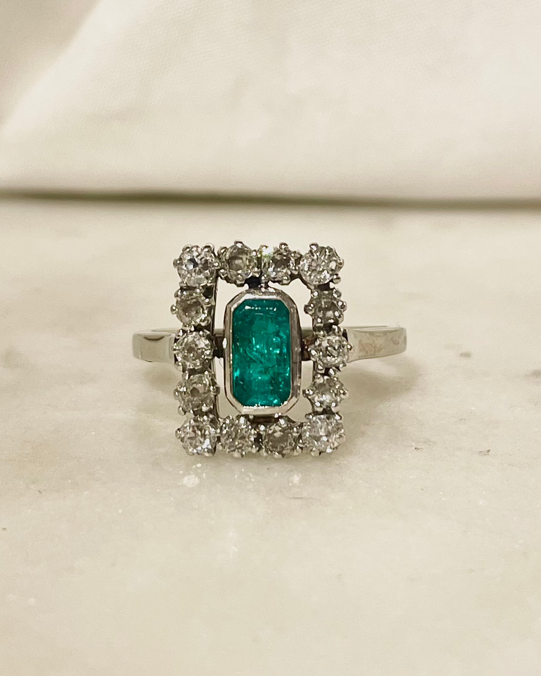 Bague marguerite Émeraude et Diamants "Enore"