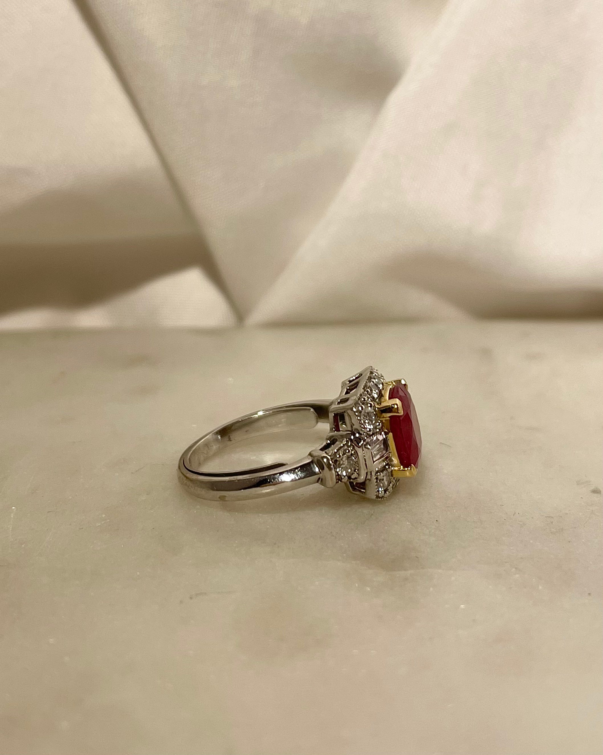 Bague Art-Déco Rubis 2.90 carats &amp; 14 Diamants "Milo"