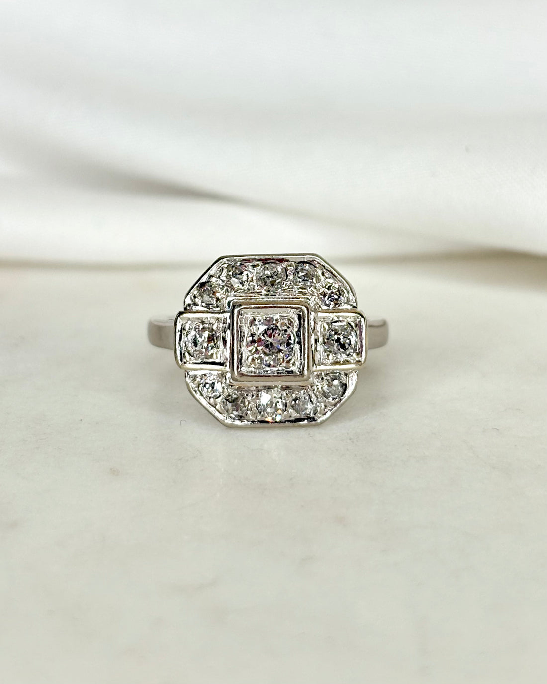 Bague Art Déco Diamants 0.79 carat &amp; Or 18 carats 6.25 g &quot;Ava&quot;