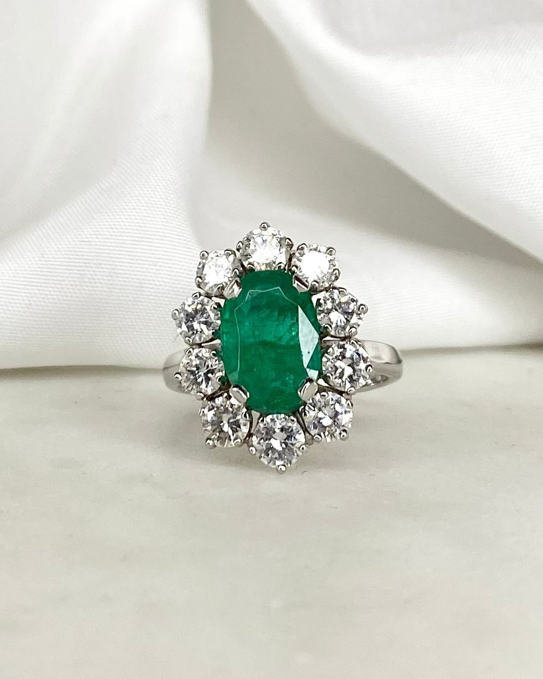 Bague Marguerite Émeraude 2.50 carats &amp; Diamants 2.50 carats &quot;Simone&quot;