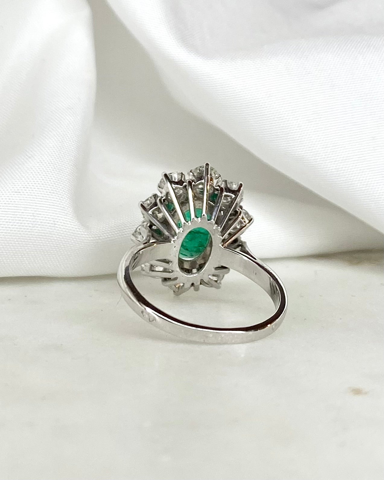 Bague Marguerite Émeraude 2.50 carats &amp; Diamants 2.50 carats &quot;Simone&quot;