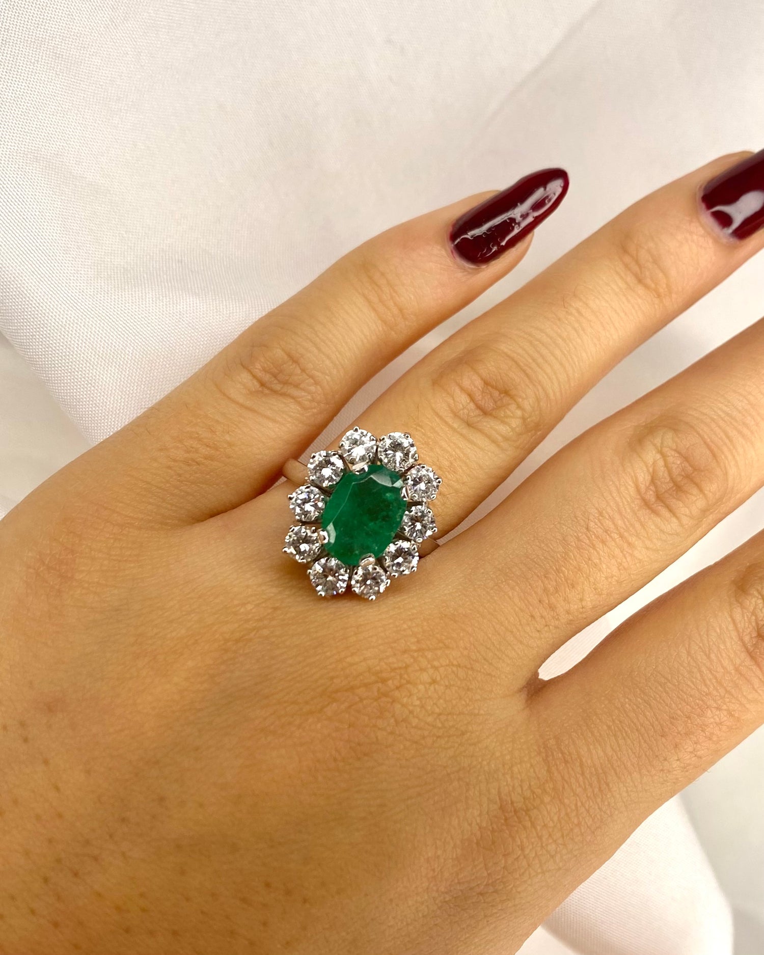 Bague Marguerite Émeraude 2.50 carats &amp; Diamants 2.50 carats &quot;Simone&quot;