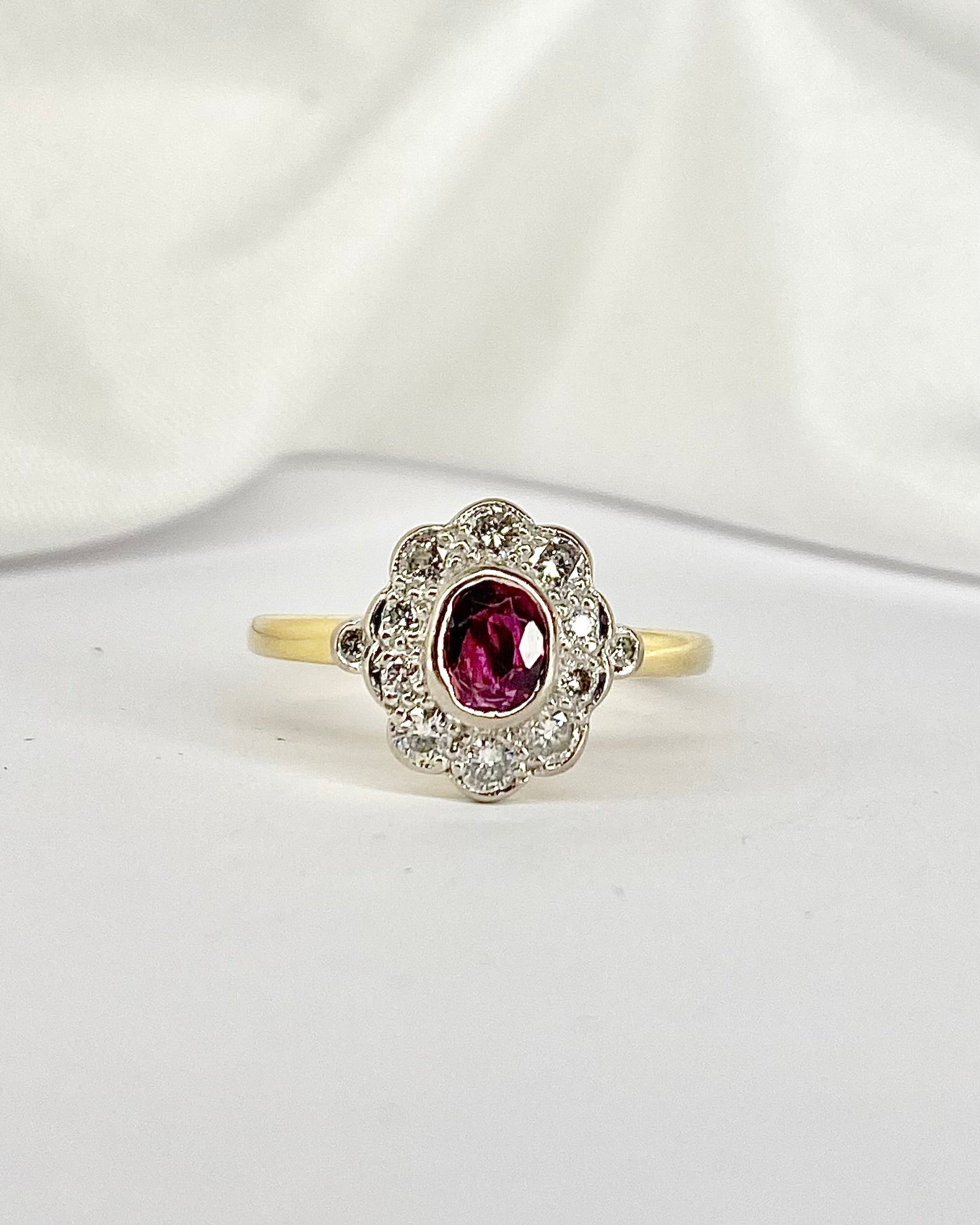 Bague Marguerite Rubis 0.34 carat &amp; 12 Diamants &quot;Suzanne&quot;