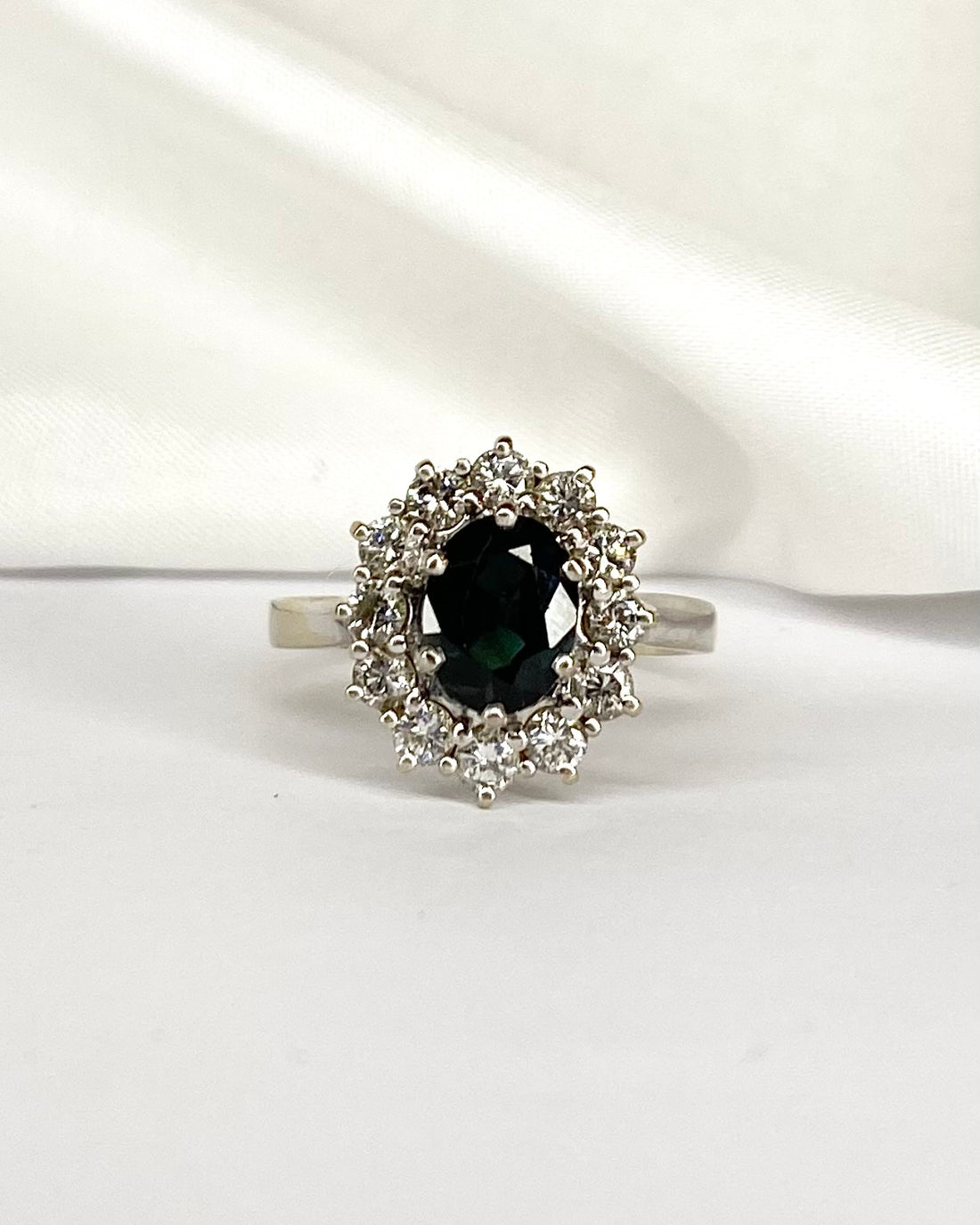 Bague Marguerite Saphir 1.75 carat & Diamants 0.84 carat "Anaïs"