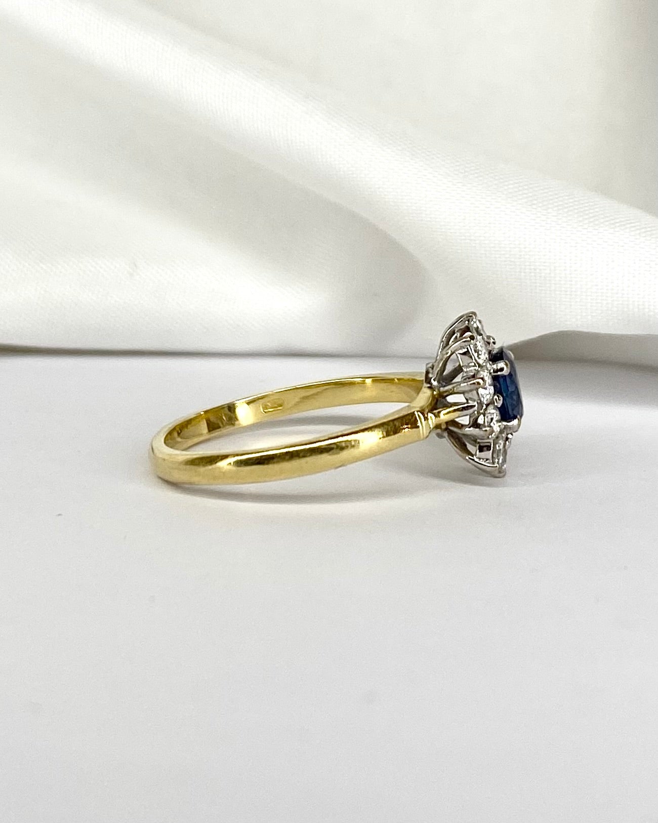 Bague Marguerite Saphir 0.72 carat &amp; Diamants 0.40 carat &quot;Vérène&quot;