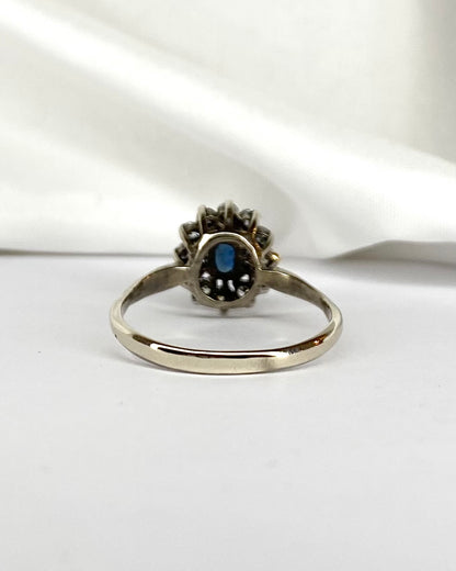 Bague Marguerite Saphir 0.90 carat &amp; 12 Diamants &quot;Amalia&quot;