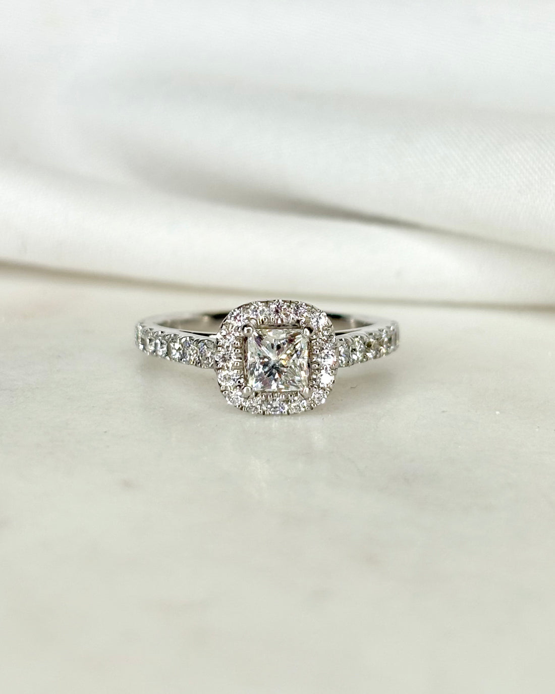 Bague Solitaire Auréole Diamants 1.14 carat &quot;Murielle&quot;