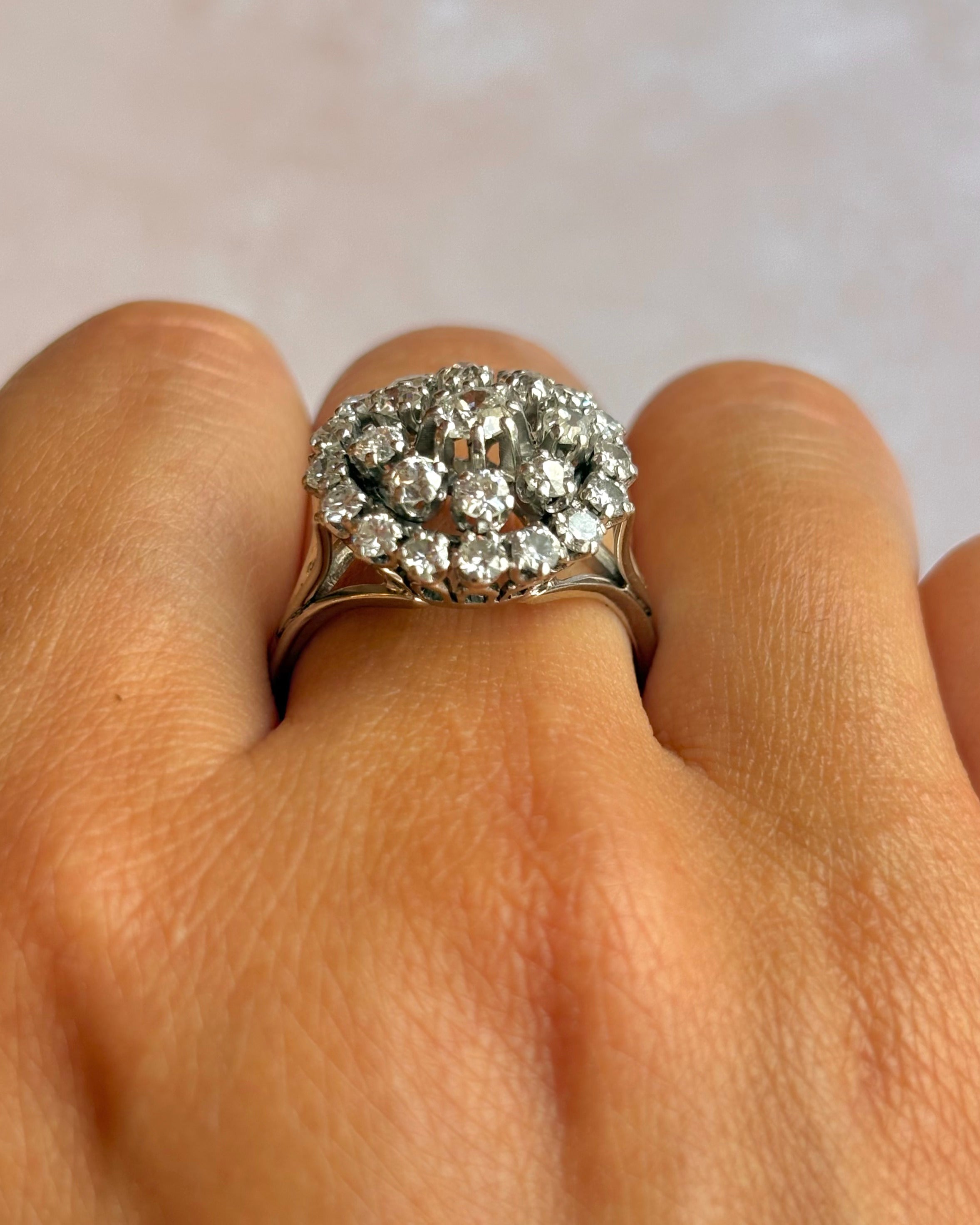 Bague Marguerite Diamants 1.56 carat, Or gris &amp; Platine 6g "Vera"