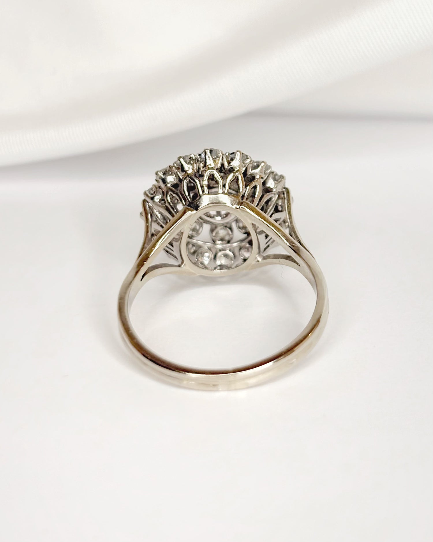 Bague Marguerite Diamants 1.56 carat, Or gris &amp; Platine 6g "Vera"