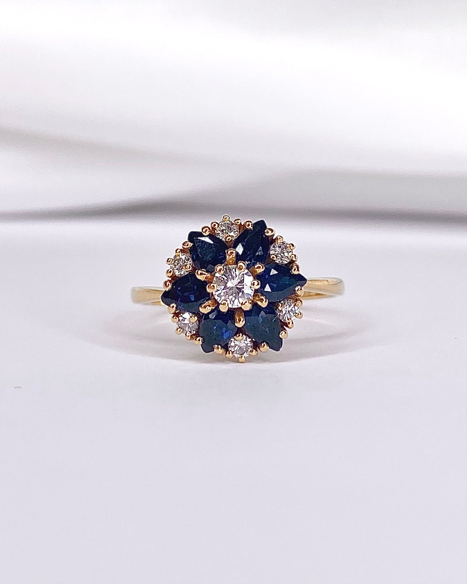 Bague Marguerite Diamants 0.39 carat &amp; Saphirs "Katiba" - Elliade Paris