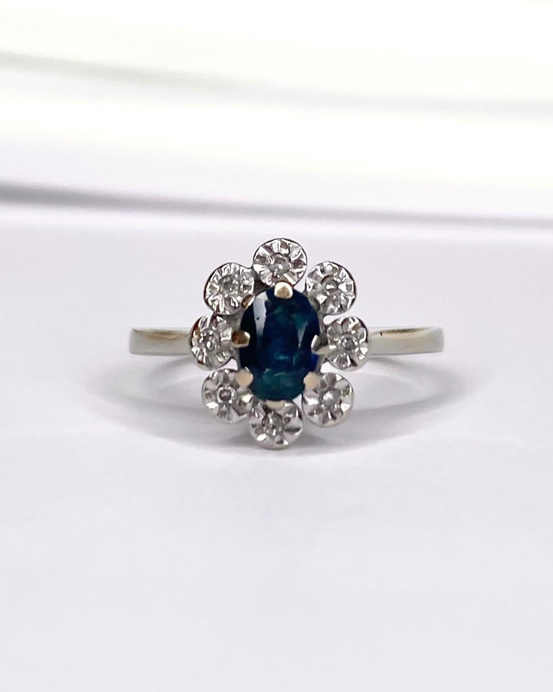 Bague Marguerite Saphir 0.40 carat &amp; 8 Diamants "Agata"