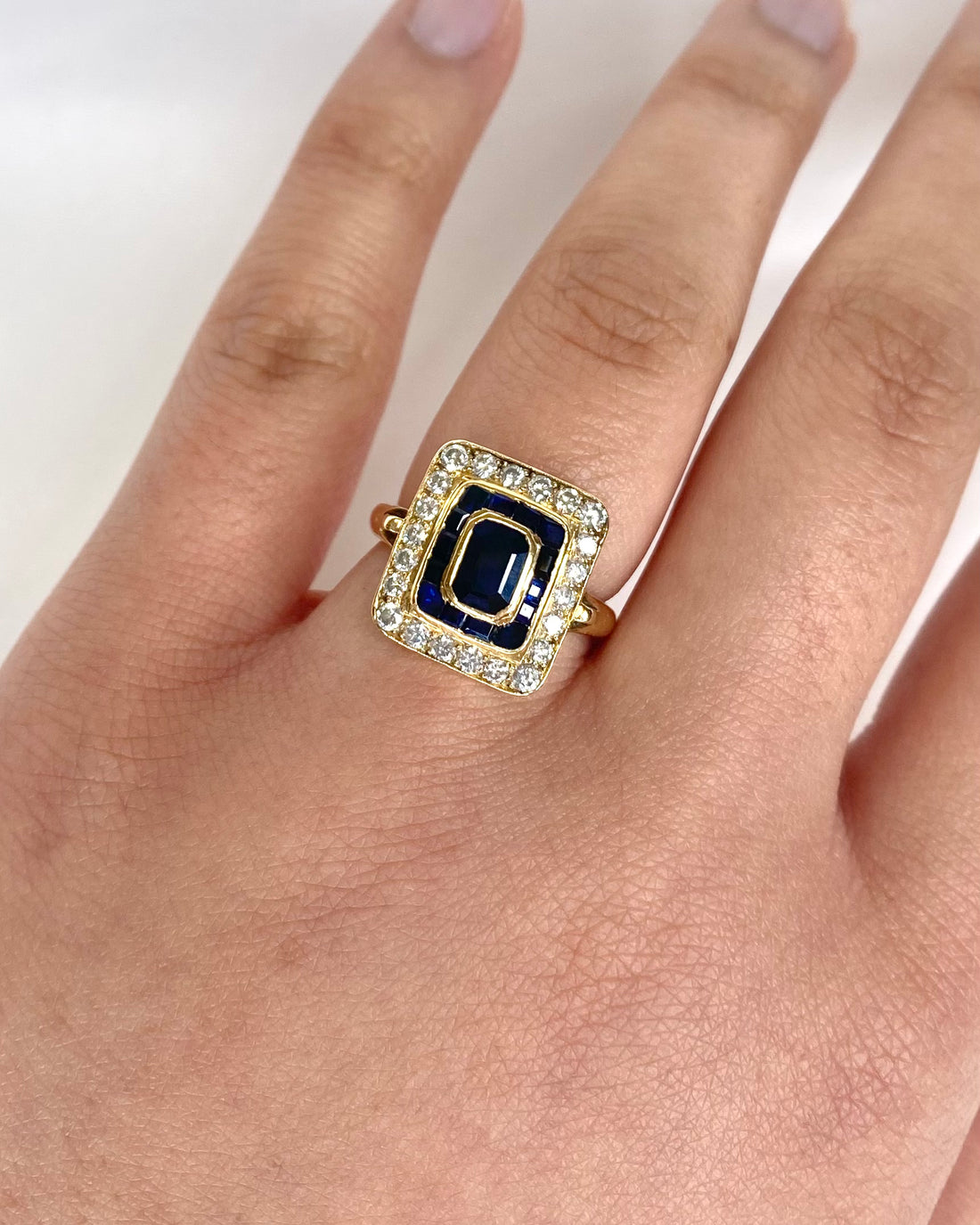 Bague Style Art Déco Saphirs 1.11 carat &amp; Diamants 0.58 carat "Coralie"