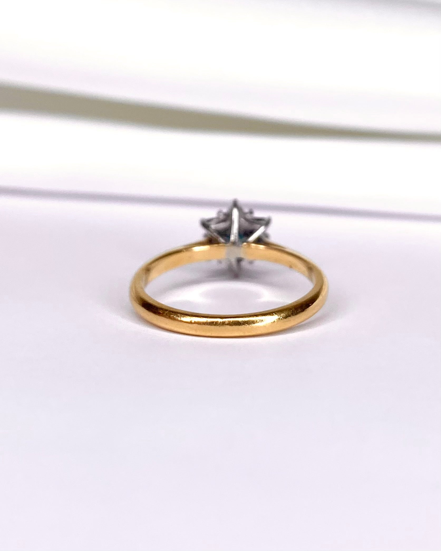Bague Marguerite Saphir &amp; Diamants "Cristina" - Elliade Paris