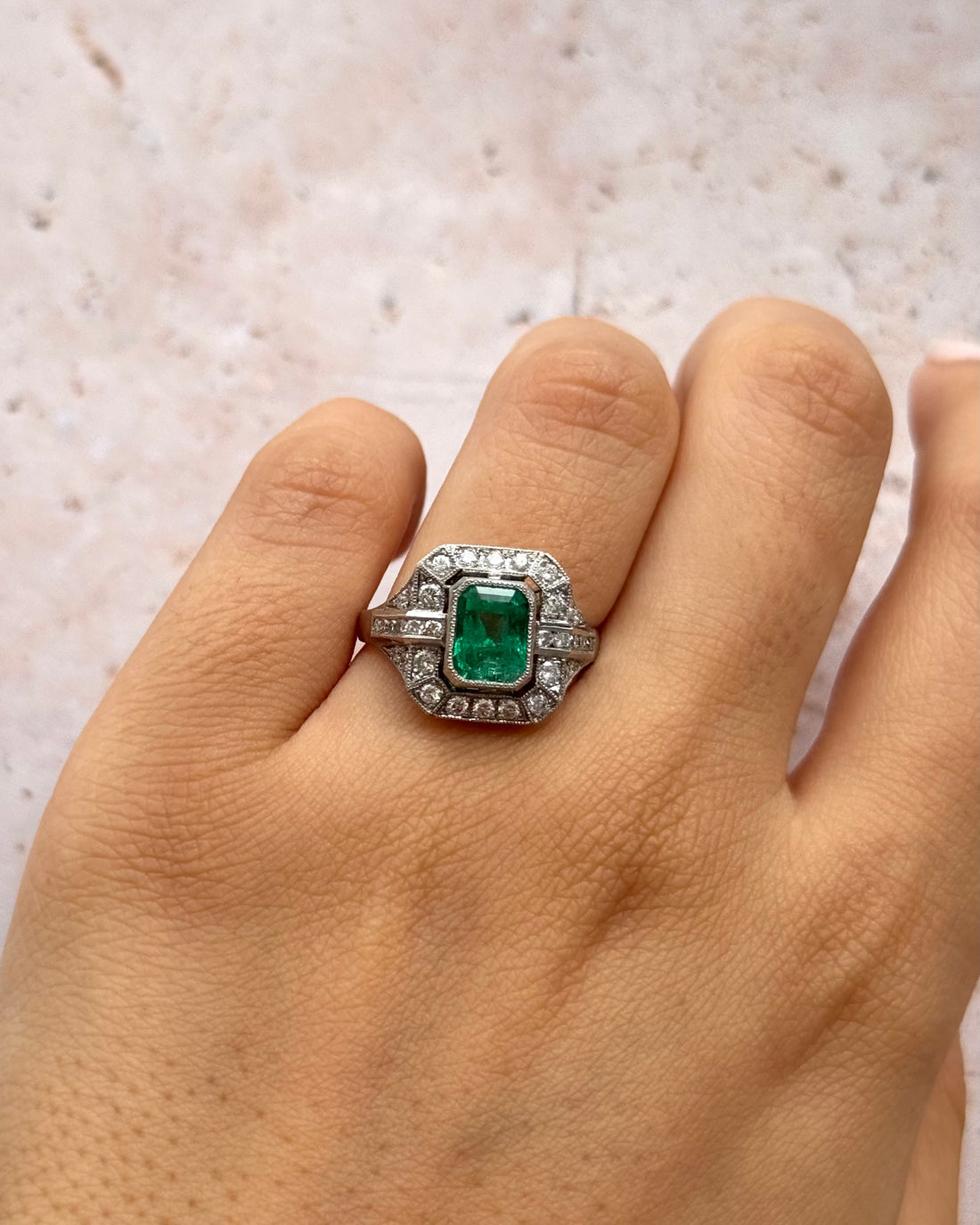 Bague Style Art-Déco Émeraude 1.40 carat &amp; Diamants 0.56 carat "Chloé"