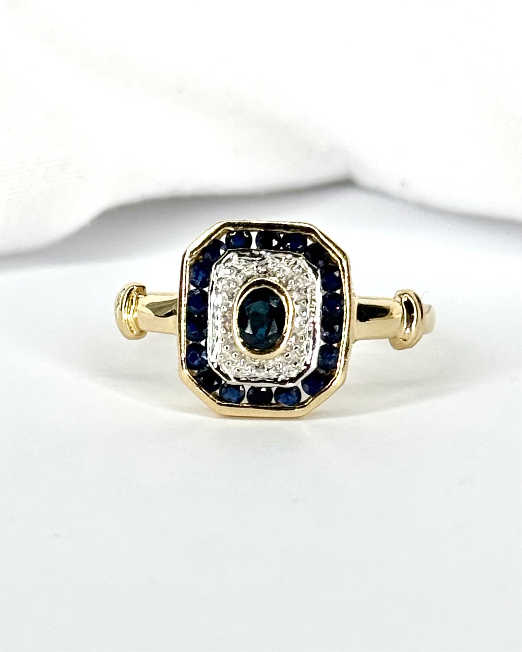 Anillo estilo Art Déco con zafiros de 0,56 quilates y diamantes "Doris"