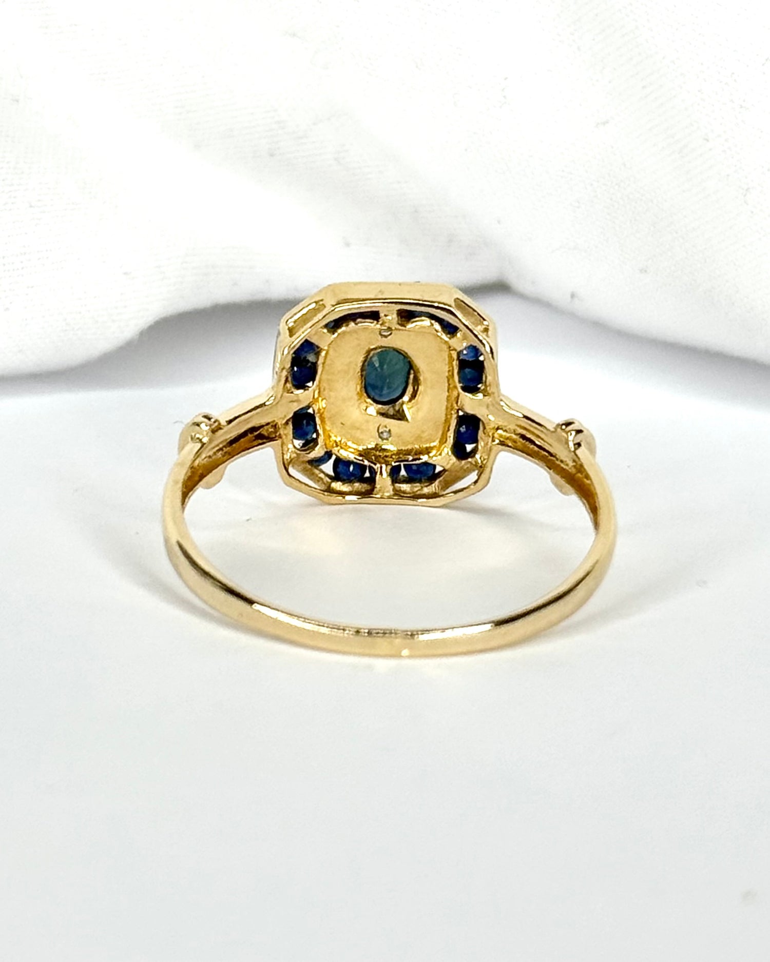 Anillo estilo Art Déco con zafiros de 0,56 quilates y diamantes "Doris"