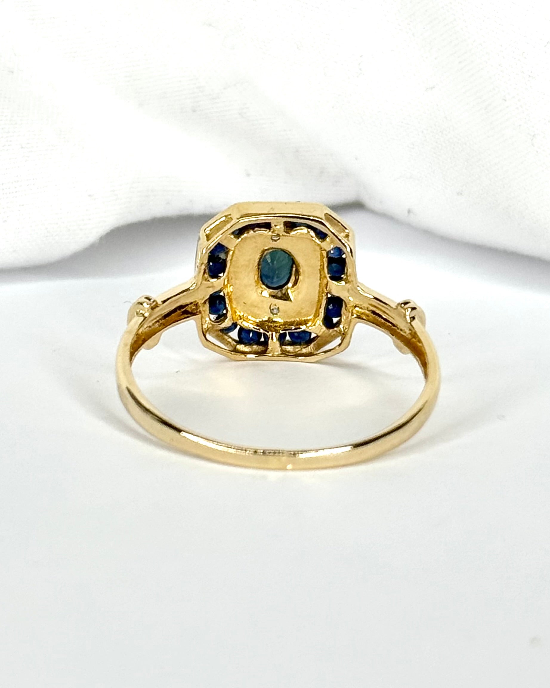 Anillo estilo Art Déco con zafiros de 0,56 quilates y diamantes "Doris"