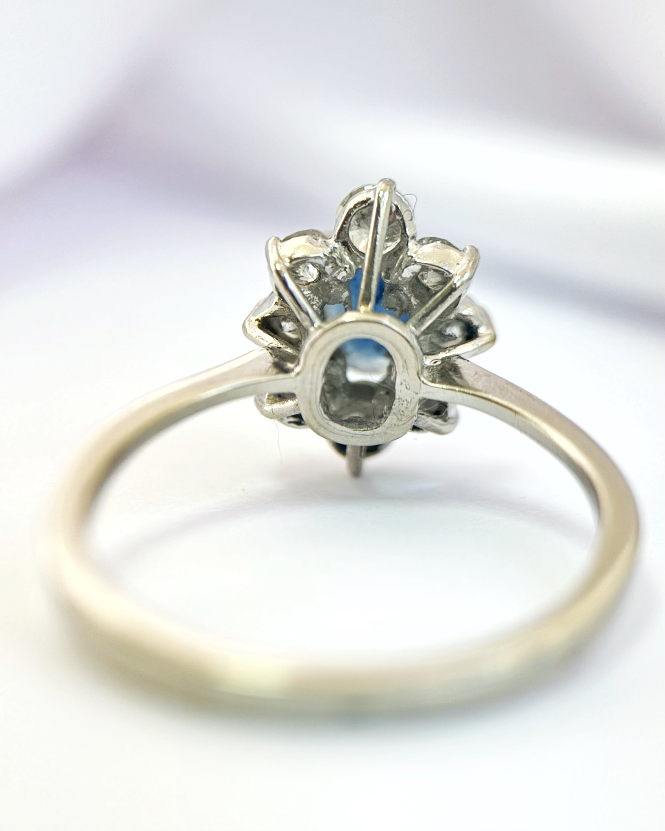 Bague Marguerite Saphir 0.80 carat &amp; Diamants 0.46 carat 4.16g "Octavia"