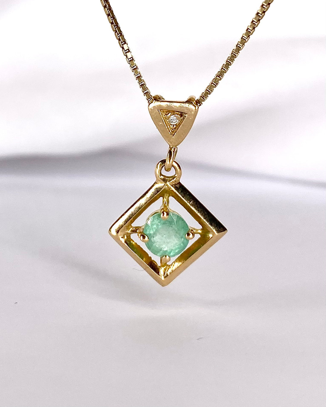 Pendentif Émeraude 0.45 carat &amp; Diamant "Isabella"