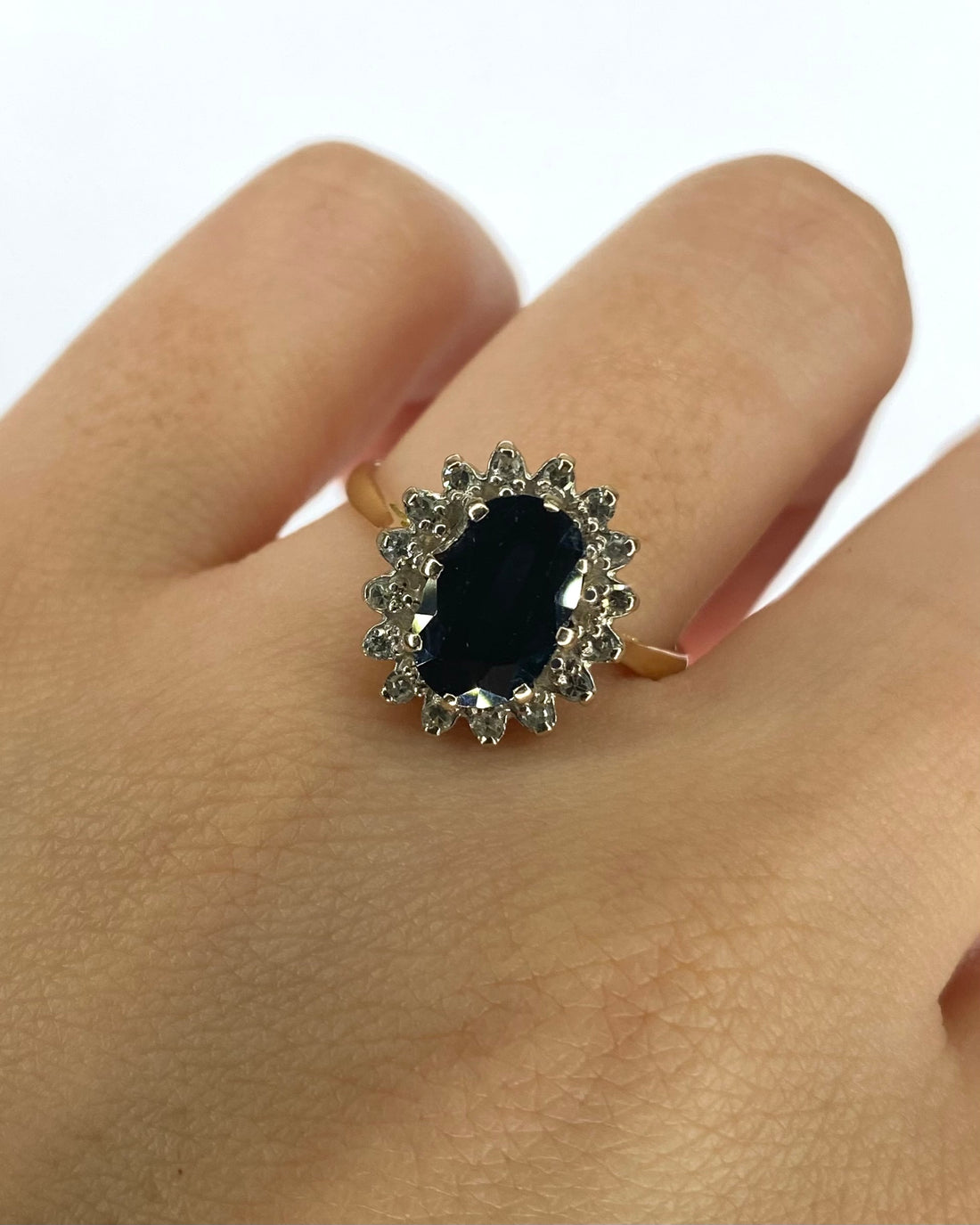 Bague Marguerite Saphir 2 carats &amp; 16 Diamants "Ariella"