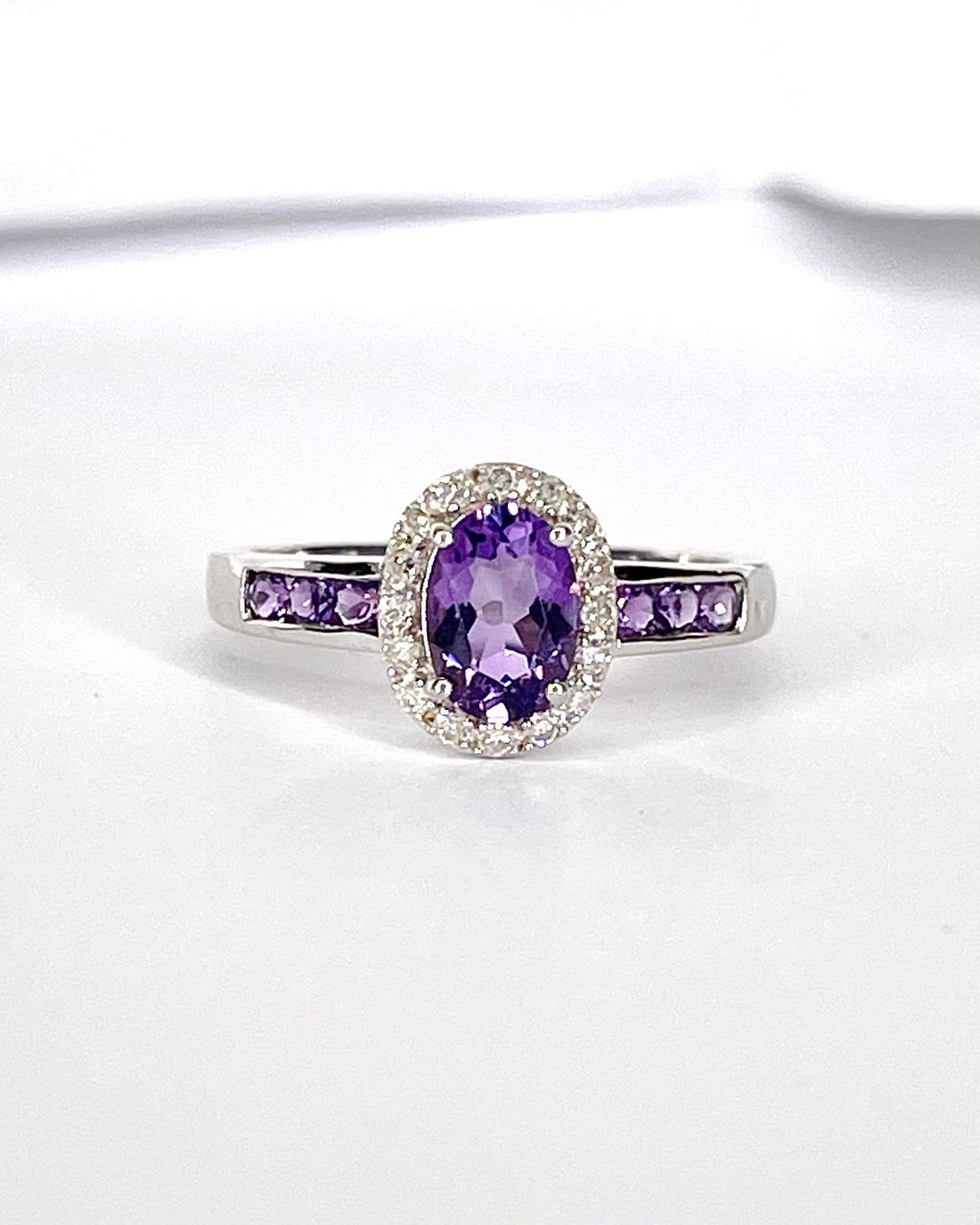 Bague Solitaire Améthyste 0.67 carat &amp; Diamants "Françoise"
