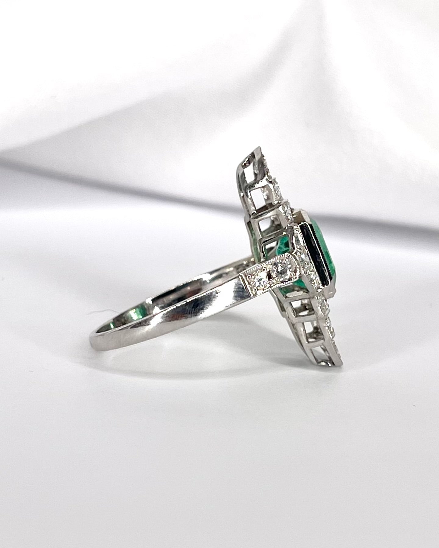Bague Style Art-Déco Émeraude 2 carats &amp; Diamants 0.60 carat "Mathilde"
