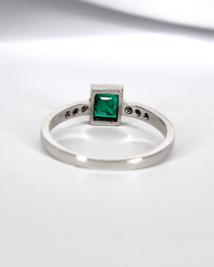 Bague Solitaire Émeraude 0.80 carat &amp; Diamants "Abigaël"