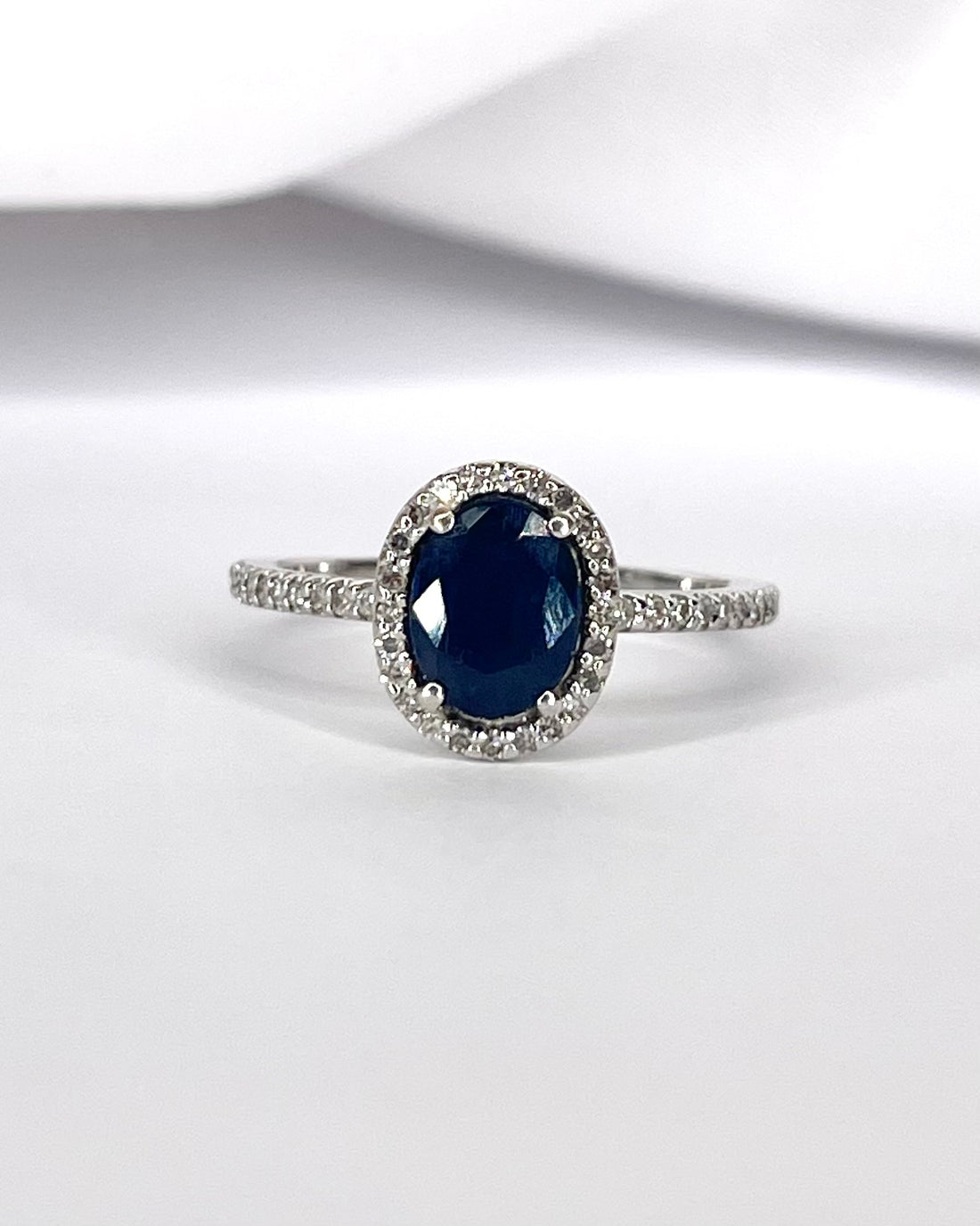 Bague Solitaire Saphir 1.70 carat &amp; Diamants 0.48 carat "Clothilde"