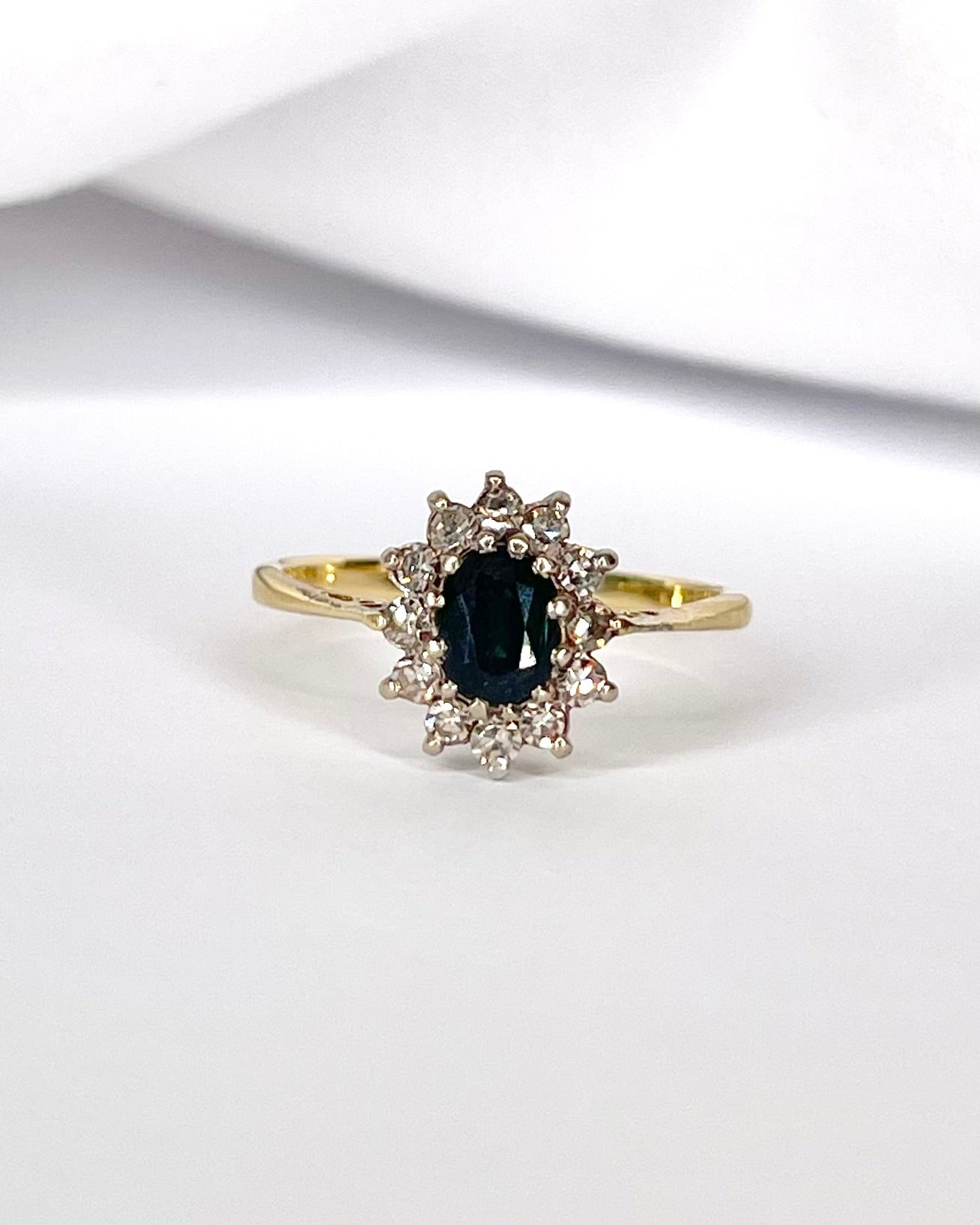 Marguerite Ring Sapphire 0.75 Carat &amp; Diamonds 0.24 Carat "Kyara"