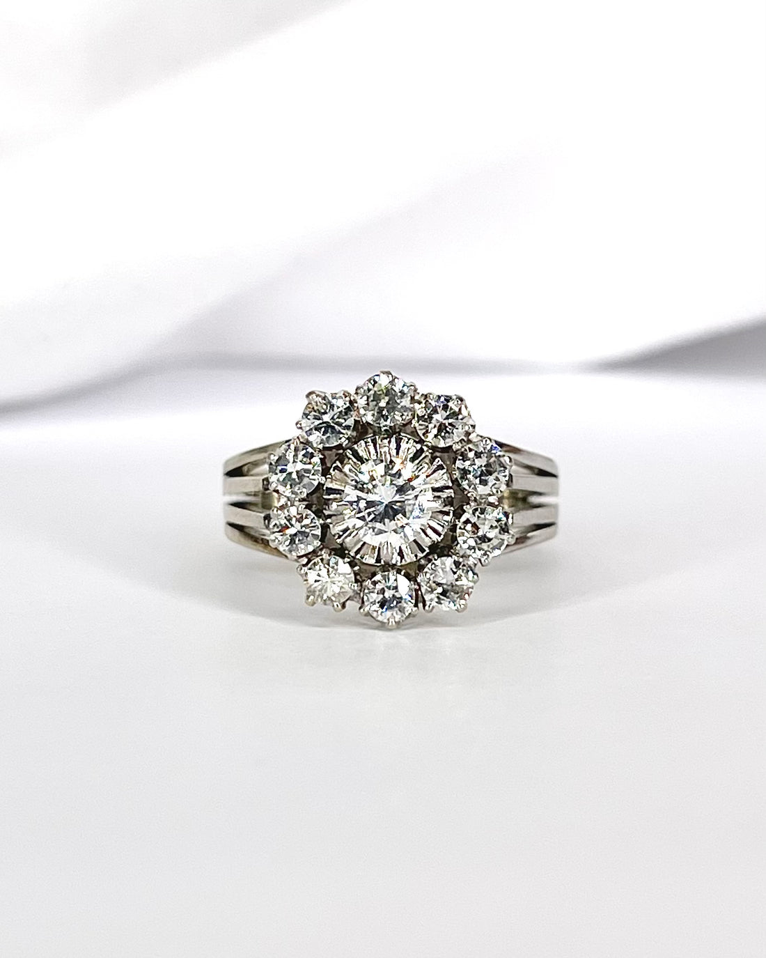 Bague Marguerite Diamants 1.12 carat &amp; Or 6,94g "Elodie"